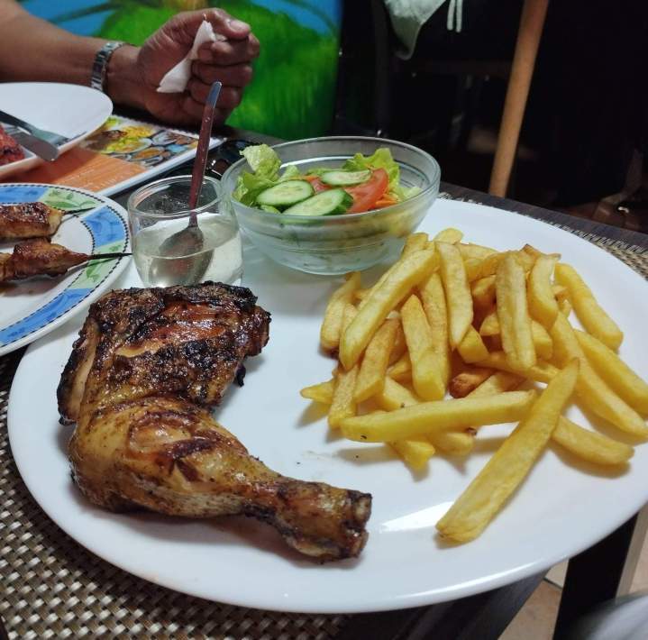 Des viandes savoureuses cuites au grill.